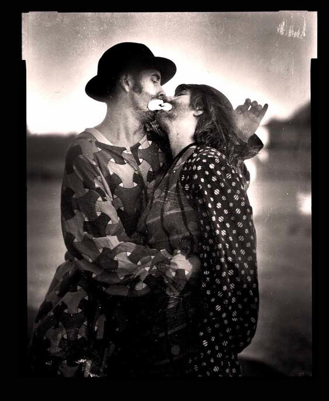 Le kissing clowns.#clowns #artforartssake #contemporaryart #4x5photography #thew…