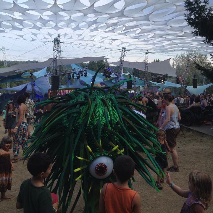 Glop entertaining the crowd at Pickathon #pickathon #tylerfuquacreations #glopan…